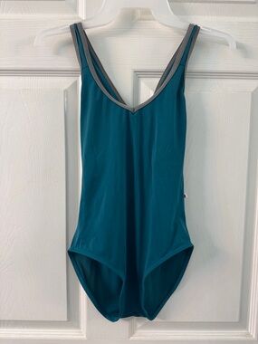 Yumiko Teal leopard with Gray Trim. Size Medium.